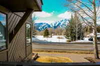 Retro 3BD Sun Valley Condo + Free Resort Amenities! - Mountain view