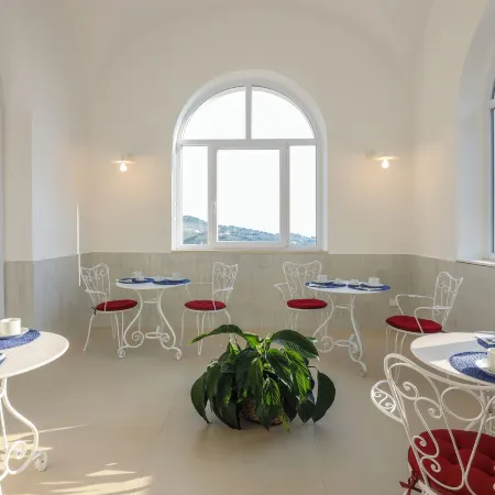 Elegant Villa In Anacapri | Infinity Pool & Design