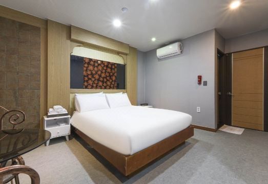 모멘트 H플러스 객실