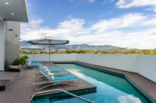 ホームウッド スイーツ By Hilton カリアリ サン ホセ ベレンのホテル