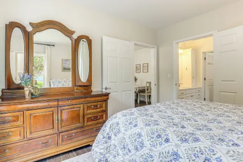 8 Mi to Columbia River Gorge: Cottage w/ Deck! - Homestays