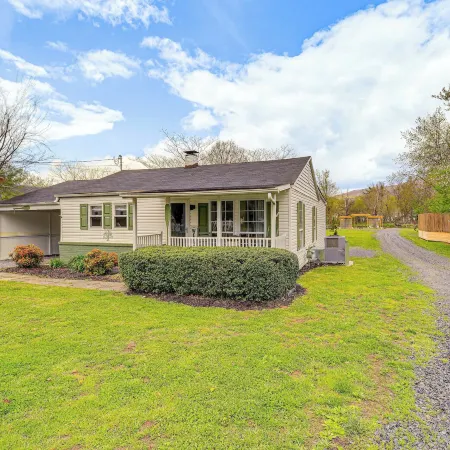 Riverfront Tennessee Retreat w/ Patio & Boat Ramp!