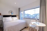 Easy Livin' Apartment Hotel