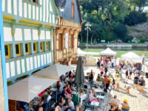 Exceptional view of the port of St-Goustan for this renovated 2-room apartmen Hotéis em Auray