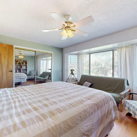 4BR Sierras-view Home w/ Pool & A/C - Dogs OK