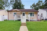 2 Mi to Beach! Hot Tub Haven in Michigan City - Homestays