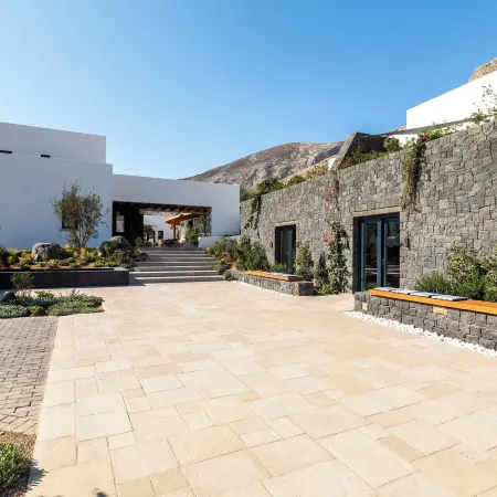 Sandblu Santorini, LXR Hotels & Resorts