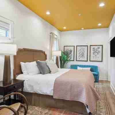 Vibrant NOLA Retreat Jazz & Culture Rooms