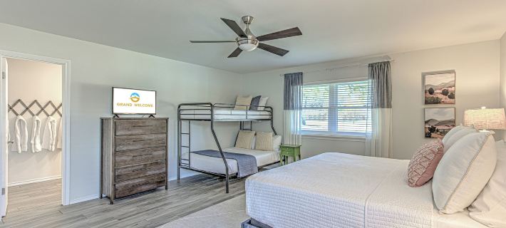Deep Water Dock & Slip: Lake LBJ Getaway Hotels in Llano County