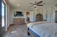 Stunning Ranch Villa Private Pool and Hot Tub! - Parkplatz