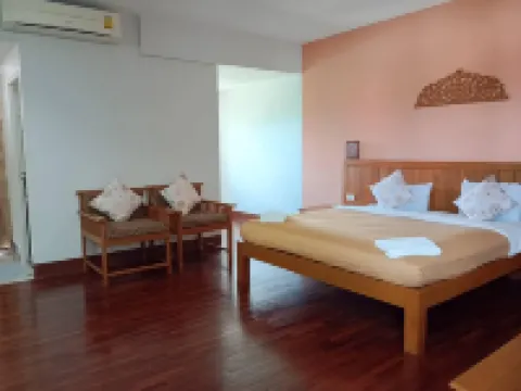 โรงแรมบุษย์น้ำทอง