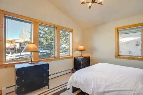 Walk to Lift! Luxe, Updated Cbmr Home w/ Mtn Views - 4-Star