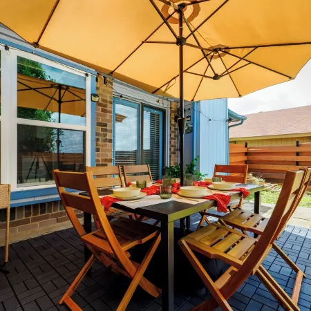 Spacious Master King Bed  Suite, & Fast wi-fi, Mins to Convention Center