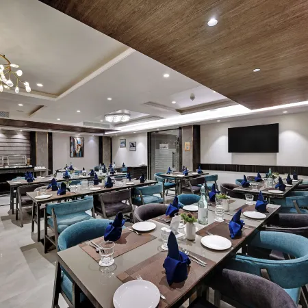Hotel Suba Star Ahmedabad Отели рядом с достопримечательностью «Торговый центр Alpha One»