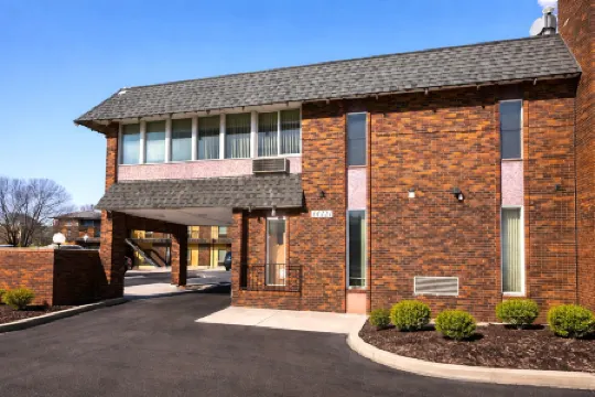 The Queen B Motel, Detroit-Warren