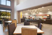 Hampton Inn & Suites Cleveland-Mentor - breakfast