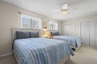 Spacious 3BR/3BA Townhome w/ 1st Floor master