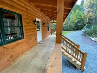 80pvr Log Home 20min to Bretton Woods! AC, Hot Tub, Wifi, Cable, Fireplace, Fire pit Hotels in Bethlehem