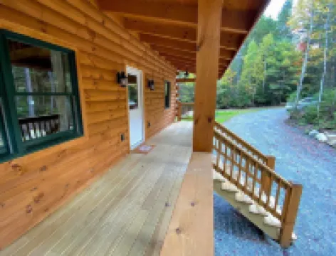 80pvr Log Home 20min to Bretton Woods! AC, Hot Tub, Wifi, Cable, Fireplace, Fire pit