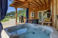 Beaver Hill Cabin Near Plain 2 Bedroom Home by NW Comfy Cabins by RedAwning