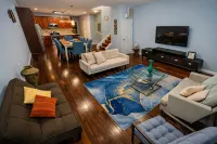 Presidential DC Retreat – 6Br Sleeps 22 Near Metro and Capitol Hill