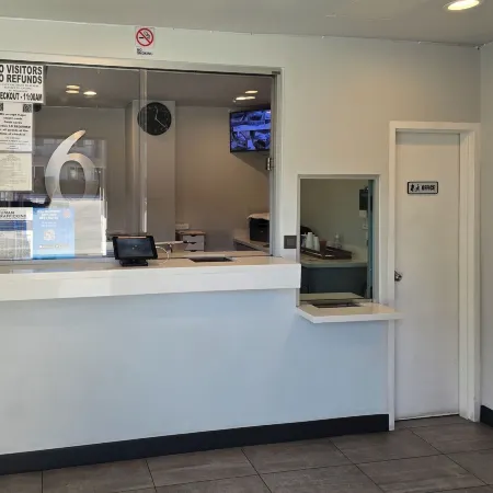 Motel 6 Los Angeles, CA - Downtown Отели рядом с достопримечательностью «Кореатаун»