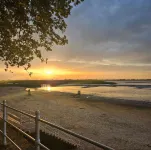 First class house close to the beach, fenced garden 8 adults + children