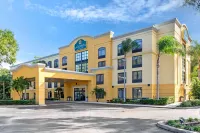 Comfort Inn & Suites Tampa North I-75 - Bãi đậu xe