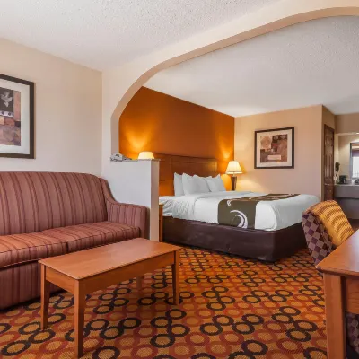 Quality Inn & Suites Owasso US-169 Hotel dekat Sirkuit Balap Tulsa