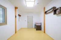 Daegu West Gate Hanok Guesthouse - Guest houses