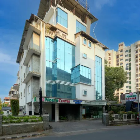 North Centre Hotel Отели рядом с достопримечательностью «Остров Болгатти»