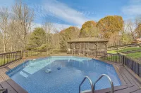 Beautiful & Unique Farmhouse 15 Mi to Saratoga - 3-Star