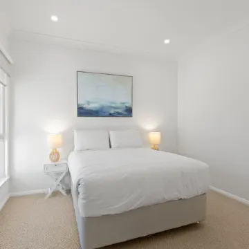 Quiet 2-Bed Retreat with Private Courtyard