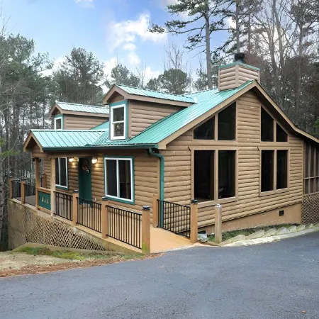Helen Mountaintop Couples Retreat~Hot Tub~Sauna~King Bed~Pool Table