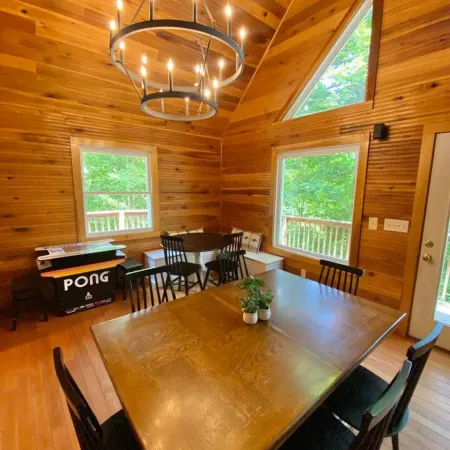 14 Guest, 7 Bed, 4 BR, Lakefront Cabin w/ Hot Tub