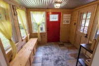 Creekfront Cabin • Fire Pit • Fenced Yard • Near Crabtree Falls