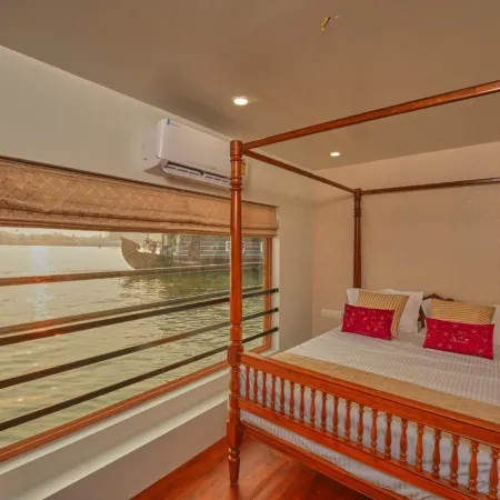 Venice Premium Houseboats Alleppey