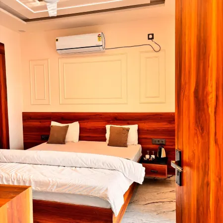Hotel R R Tripathi