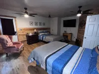 The Rustic Oasis Hotel a 