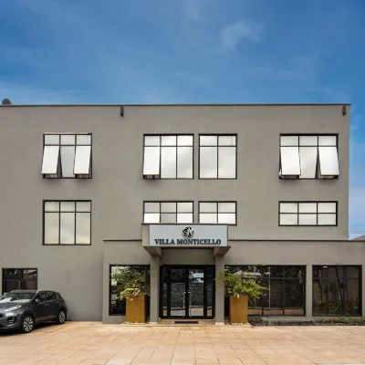 Villa Monticello Boutique Hotel Отели рядом с достопримечательностью «Британский Совет»