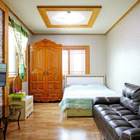 Jeju Jeolmulgil Private Pension Отели рядом с достопримечательностью «Эко-лес Халла»