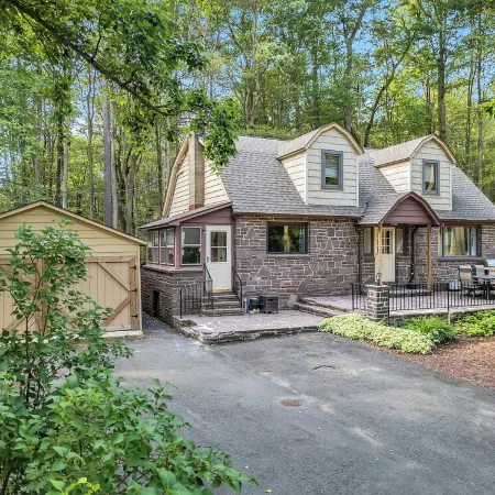Cozy Pocono Retreat w/ 3-Tier Theater,Hot Tub,Fire Pit & Game Room at Lake Naomi