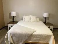 The White House…a lovely family friendly 4-bedroom house with WiFi in Kalkaska