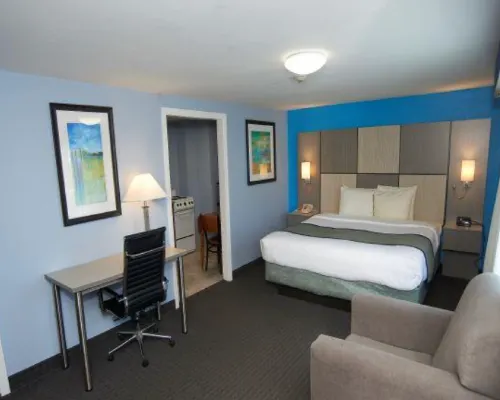 Sandwich Lodge & Resort Hotels in Barnstable County