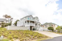 Salty Paws. Pet Friendly. Minutes to Beach. Horizon Ocean Views.