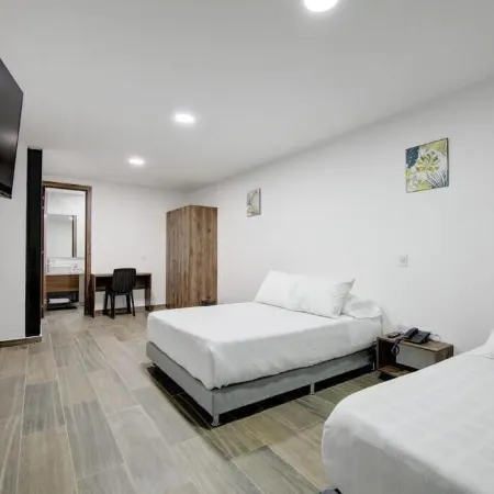 Xliving Host and Rooms Отели рядом с достопримечательностью «Театр «Роял Сентер»»