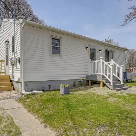 Ludington Vacation Rental - Walk to Lake Michigan!