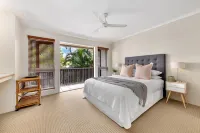Sunset Cove Noosa - Beach
