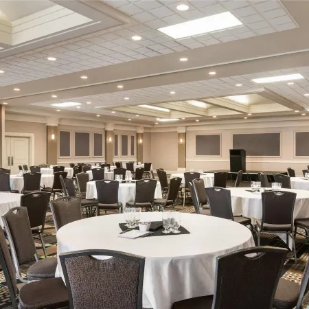 Grand Hotel & Conference Centre Calgary Airport, an Ascend Collection Hotel