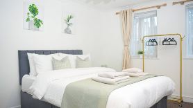 Sleeps 4, Great for Groups, Free Parking Kent